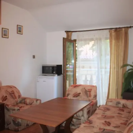 Apolonia 17