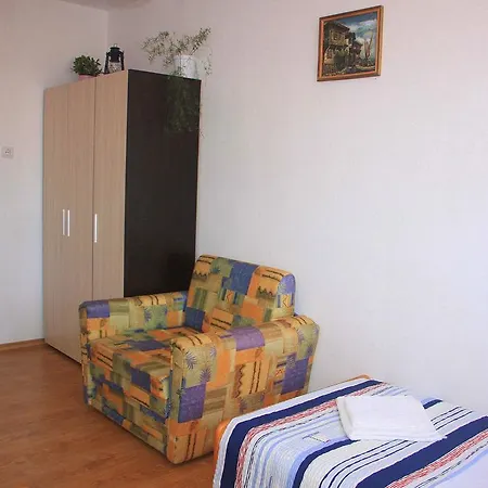 Apolonia 17