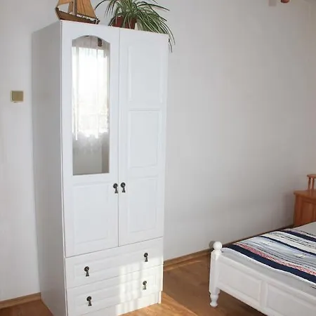Apolonia 17